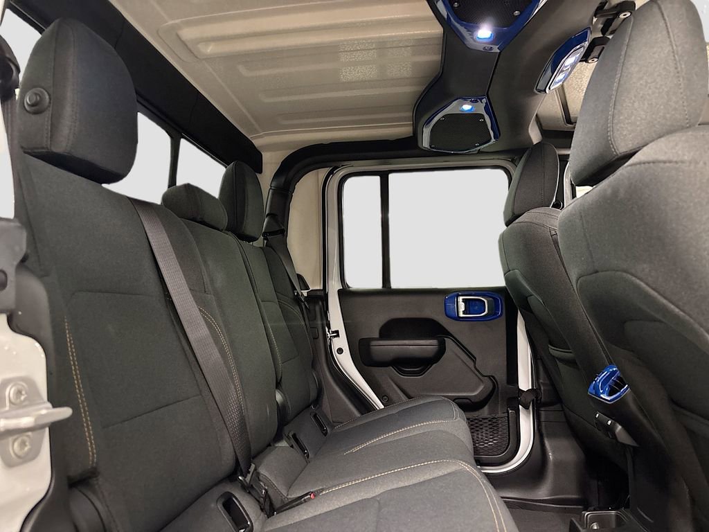 Used 2025 Jeep Gladiator Sport image 16