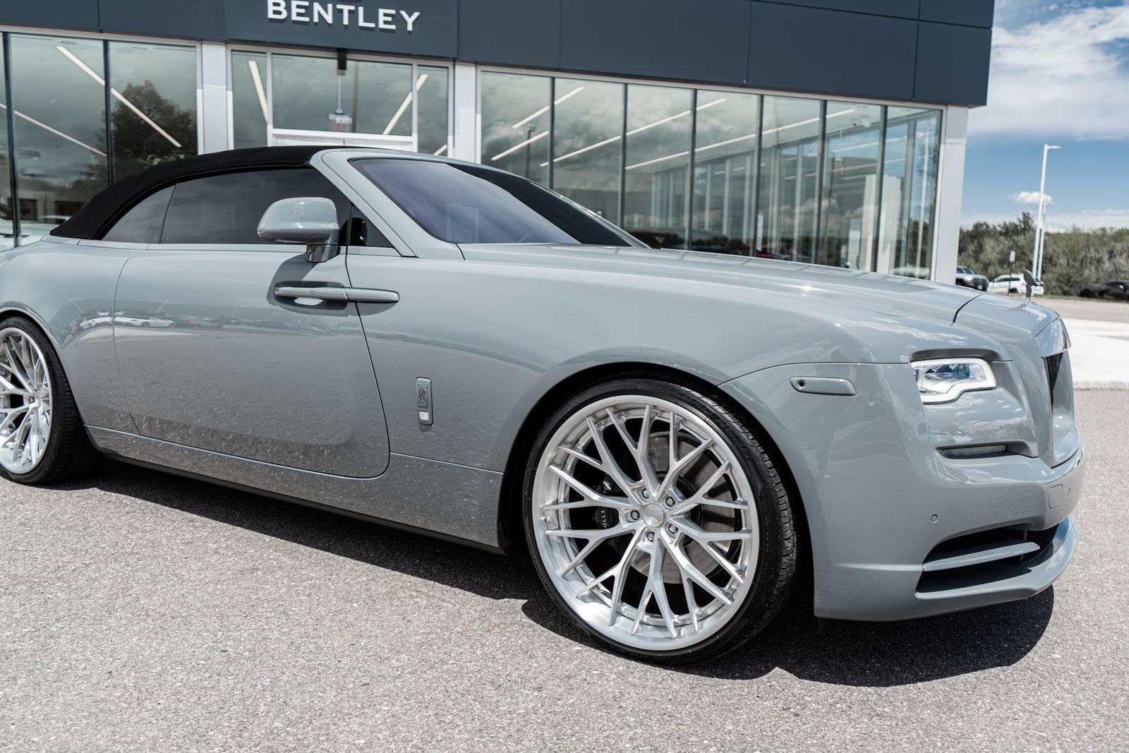 Used 2020 Rolls-Royce Dawn RWD image 20