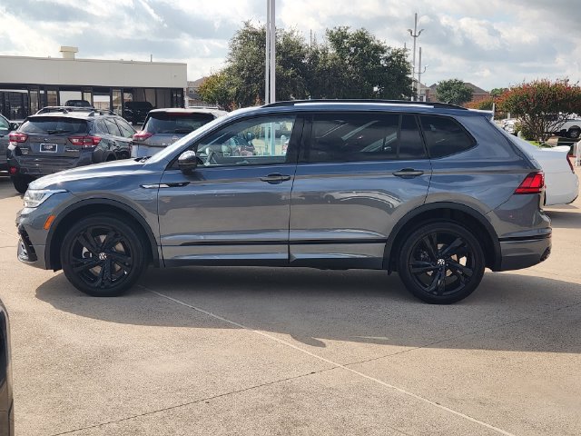 Used 2024 Volkswagen Tiguan SE R-Line FWD image 12