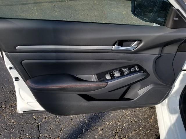 New 2025 Nissan Altima 2.5 SR image 8