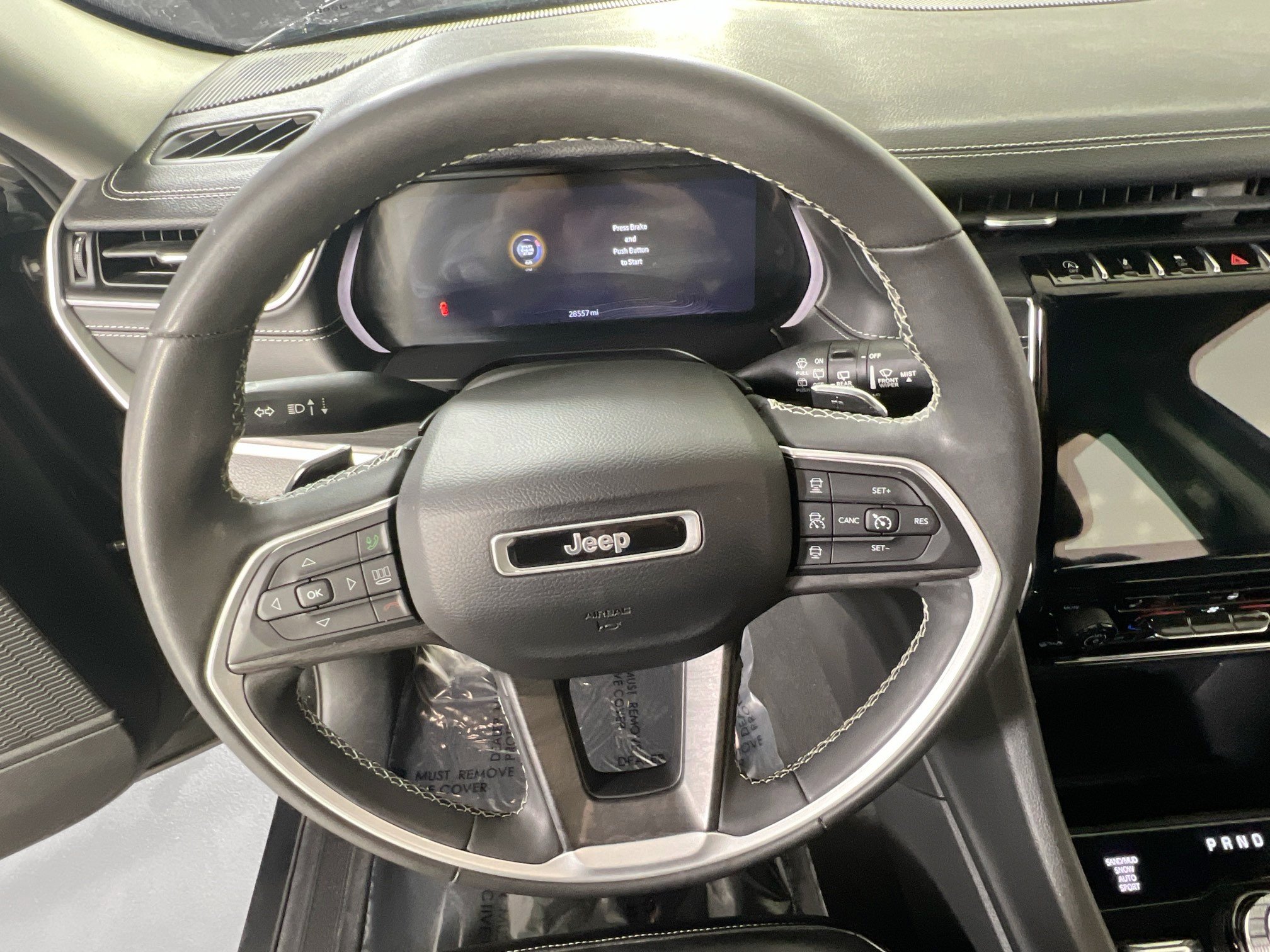 Used 2023 Jeep Grand Cherokee Limited AWD/4WD image 11