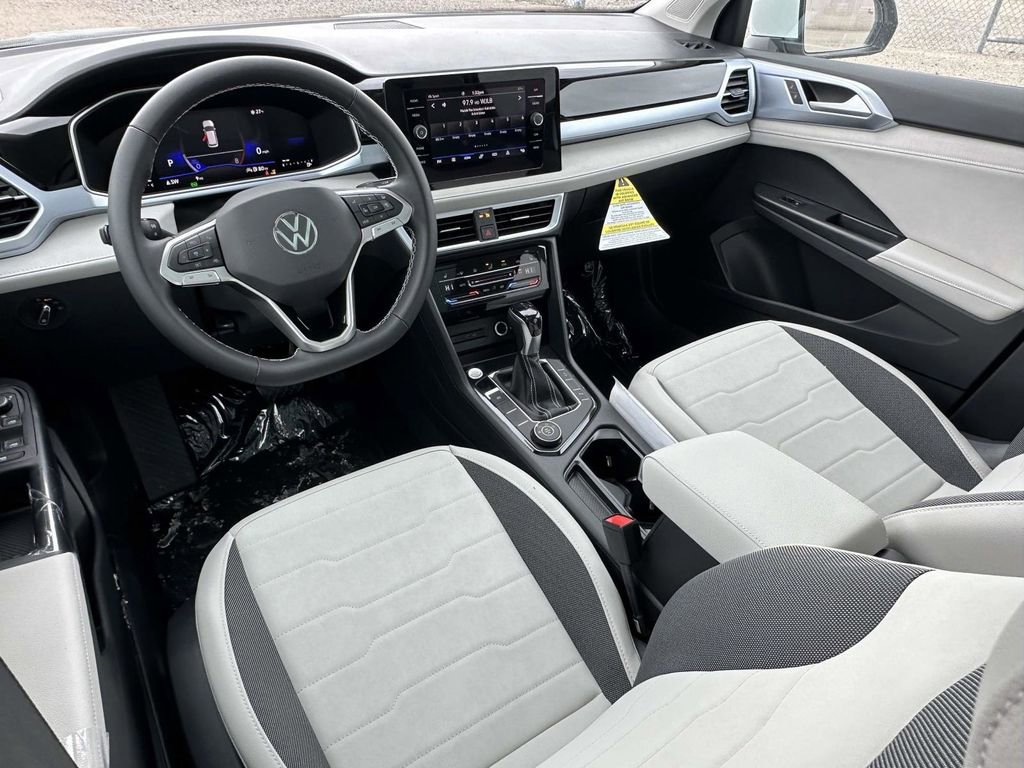 New 2026 Volkswagen Taos SE image 9