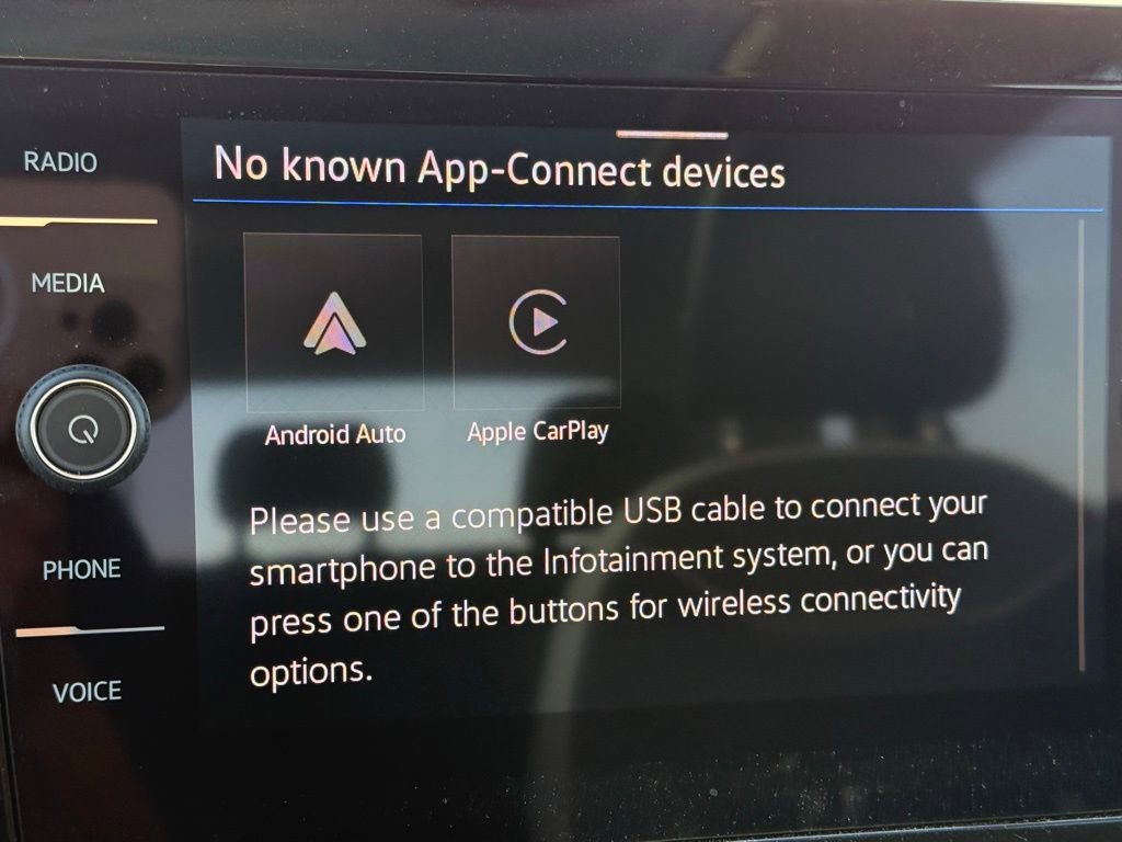 Certified 2025 Volkswagen Taos SE image 9