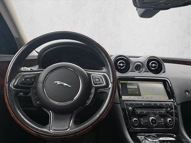 Used 2018 Jaguar XJ R-Sport AWD/4WD image 16