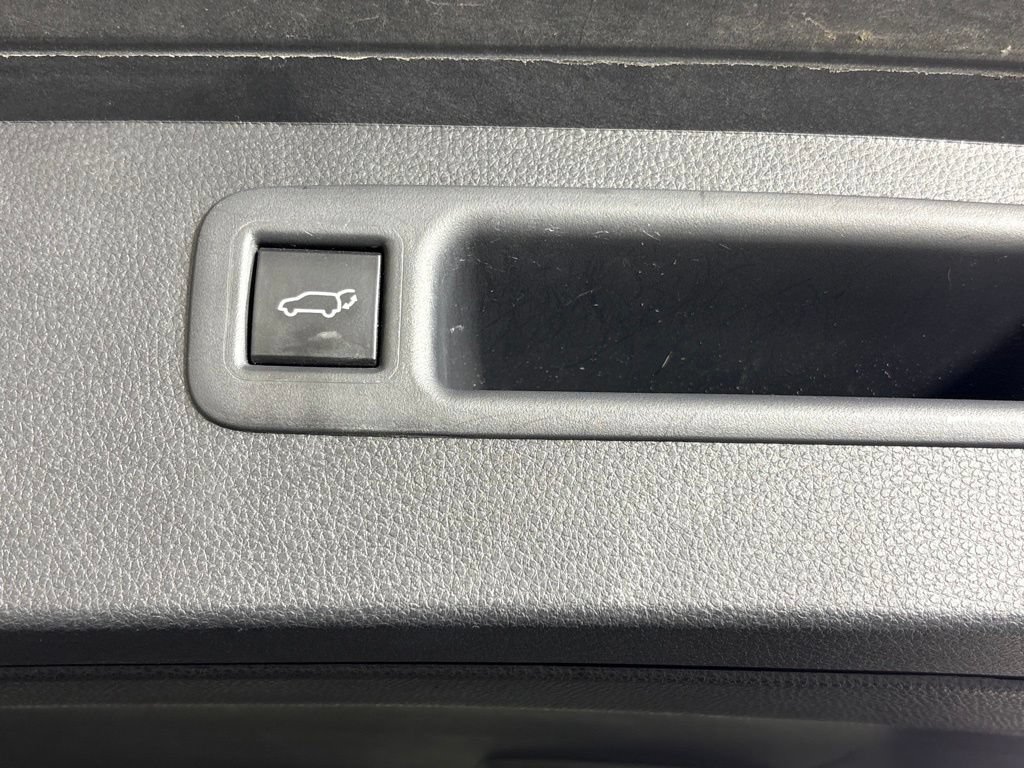 Used 2023 Toyota Highlander XSE FWD image 25