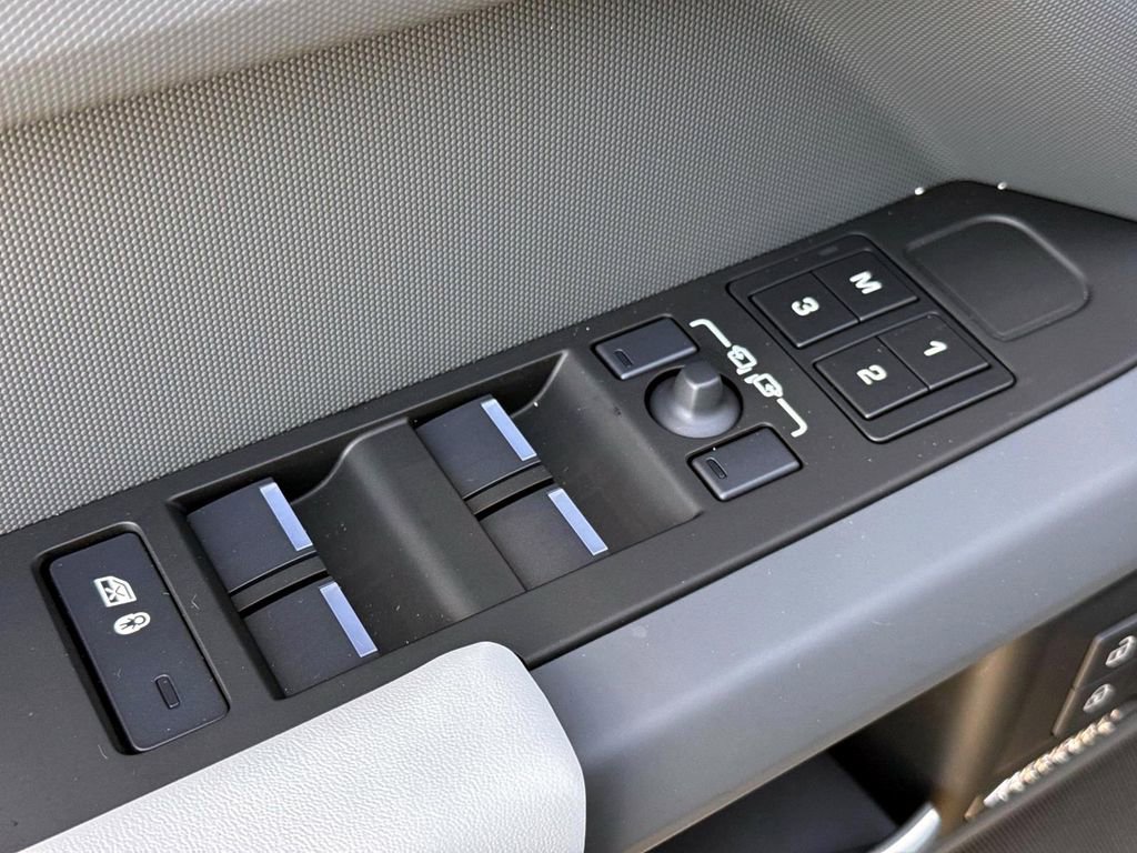 New 2026 Land Rover Defender 130 X-Dynamic SE image 16