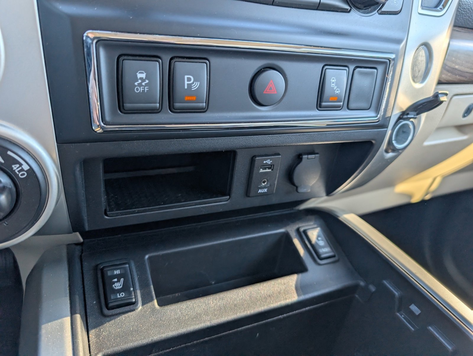 Used 2017 Nissan Titan SL image 14