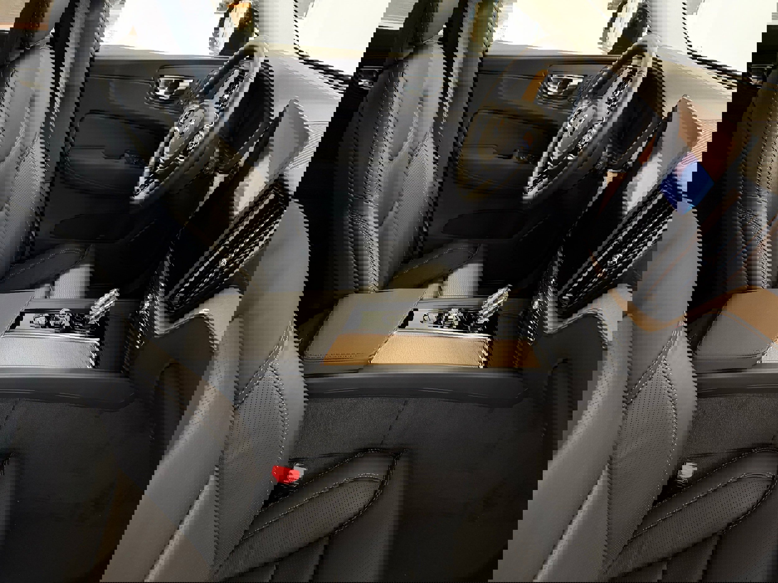 New 2026 Volvo XC60 T8 Ultra w/ Protection Package Premier image 25