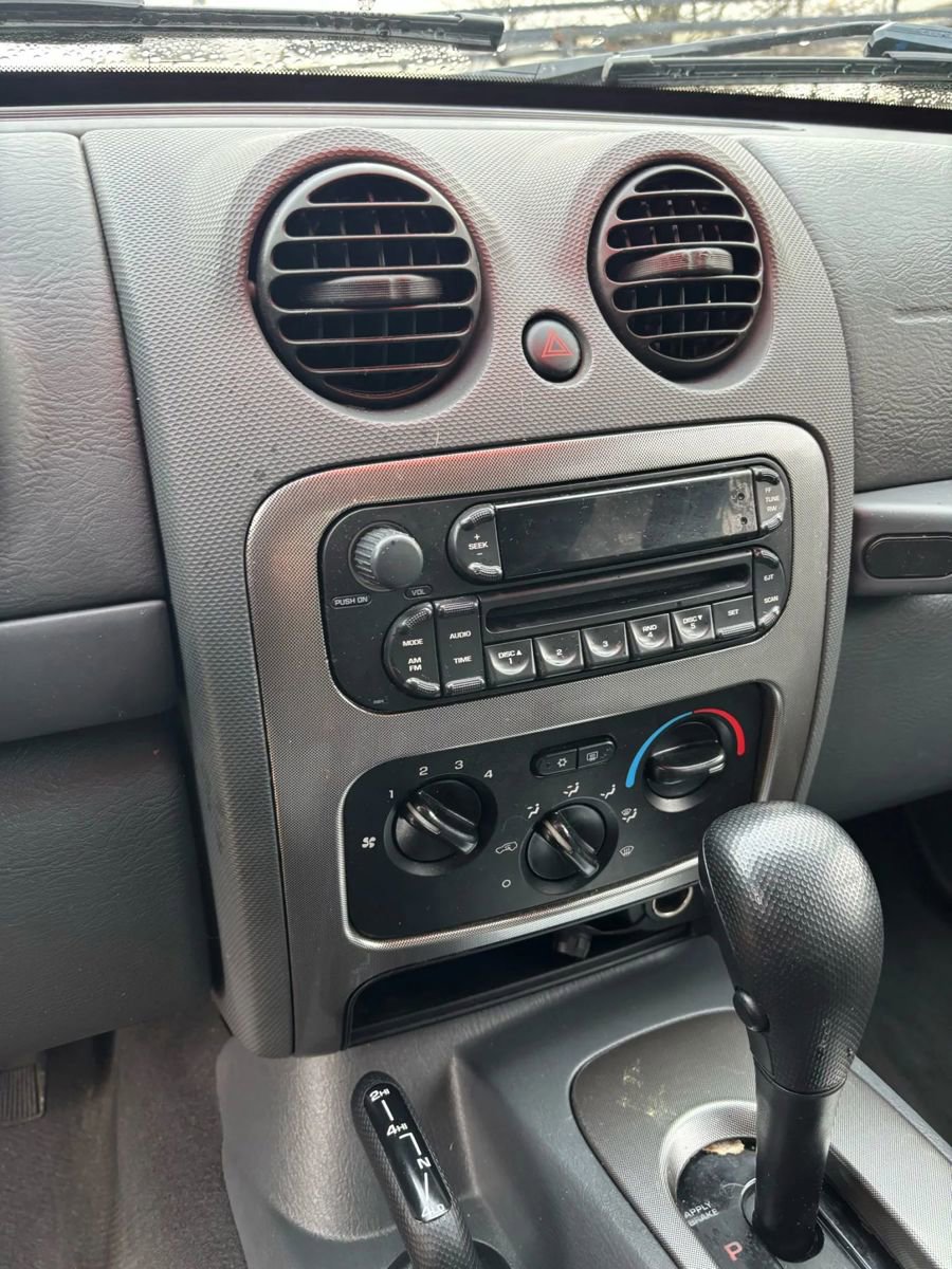 Used 2005 Jeep Liberty Renegade image 51