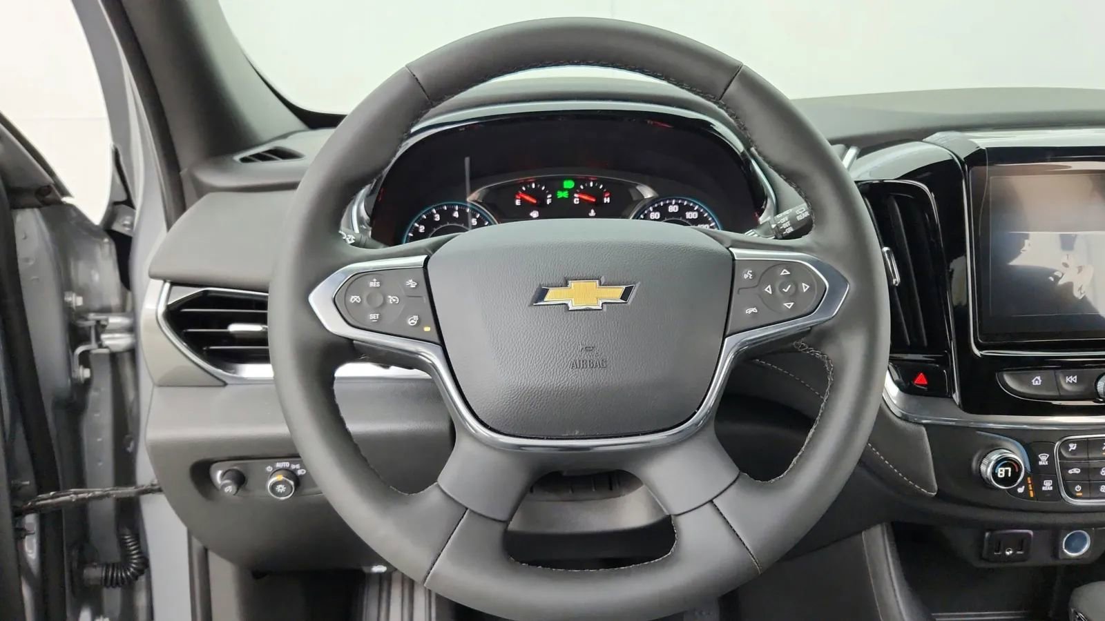 Used 2023 Chevrolet Traverse LT image 35