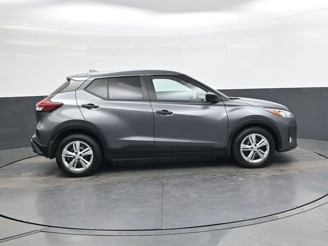 Used 2021 Nissan Kicks S image 3