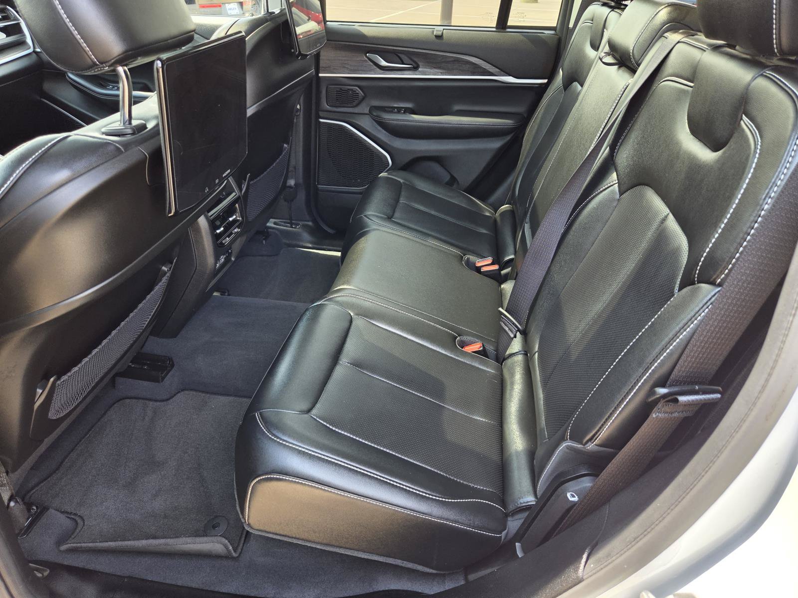 Used 2023 Jeep Grand Cherokee 4WD 4xe w/ Luxury Tech Group II image 14