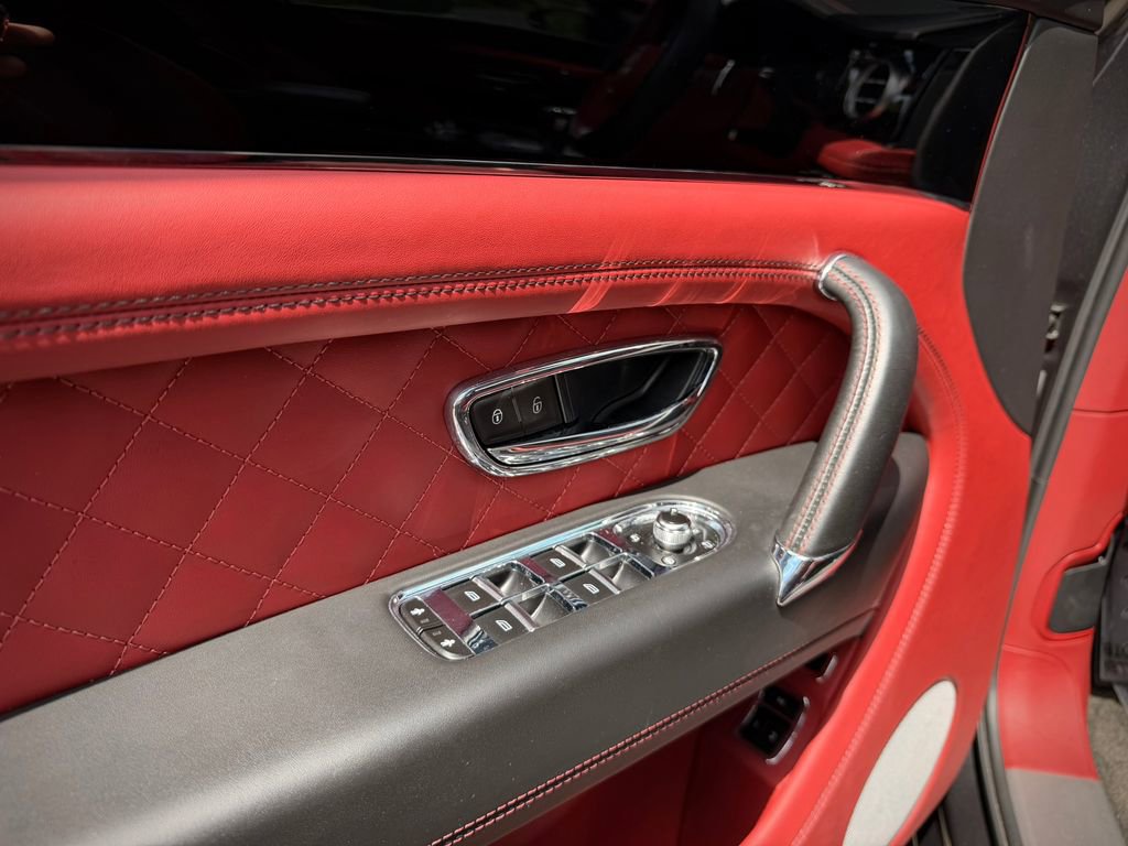 Used 2019 Bentley Bentayga AWD/4WD image 44