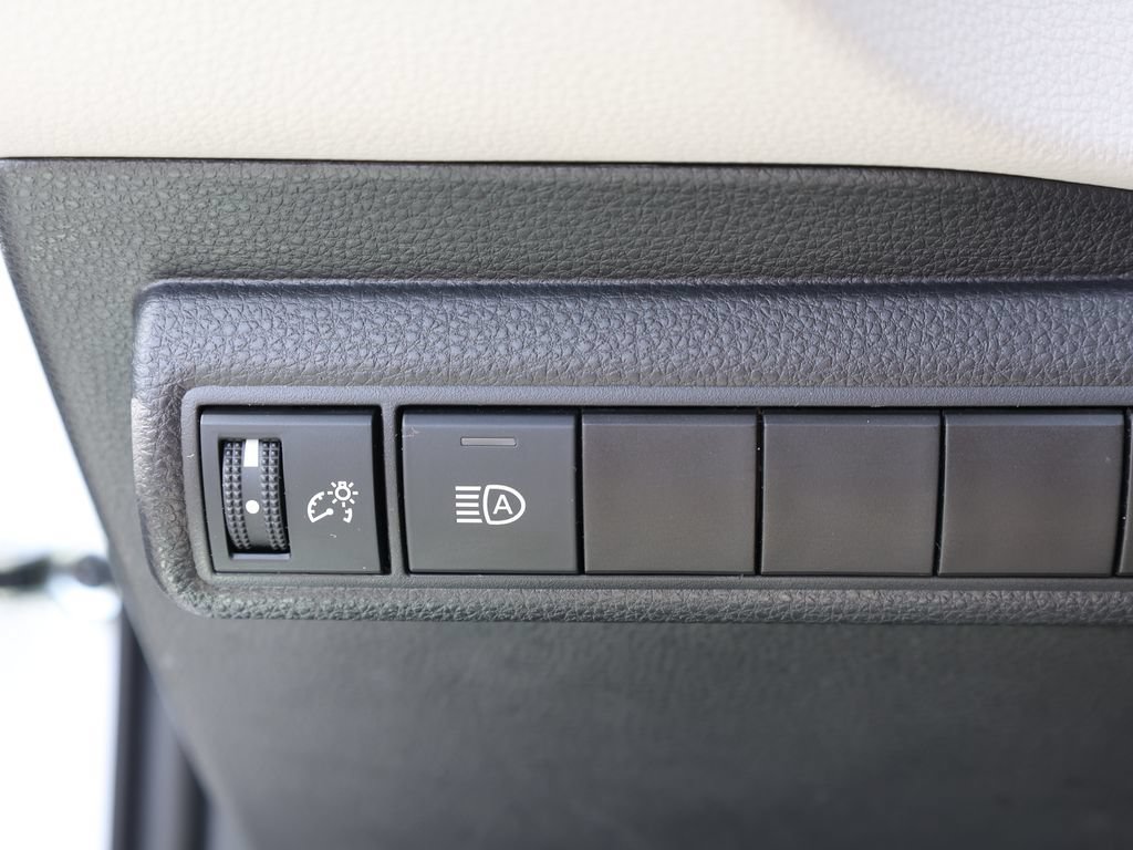 Used 2025 Toyota Corolla LE FWD image 27