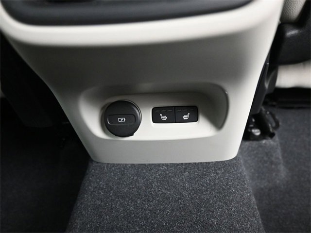 Used 2024 Volvo XC40 B5 Plus w/ Protection Package Premier image 33