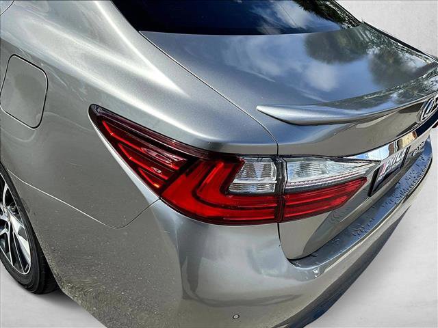 Used 2017 Lexus ES 350 w/ Luxury Package image 29