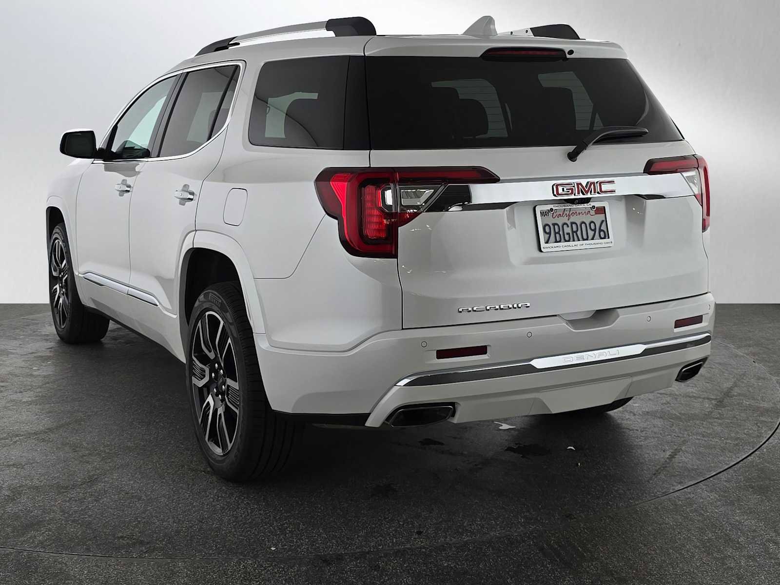 Used 2022 GMC Acadia Denali w/ Denali Ultimate Package image 5