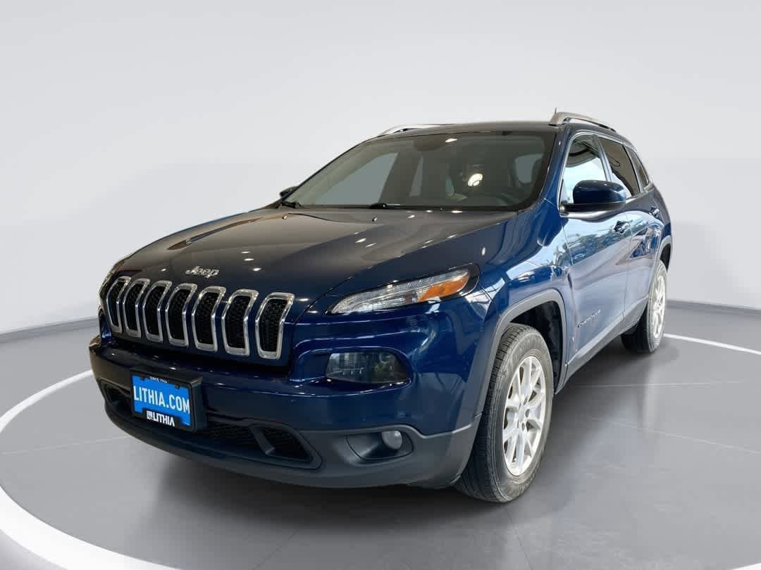 Used 2018 Jeep Cherokee Latitude w/ Cold Weather Group AWD/4WD image 1