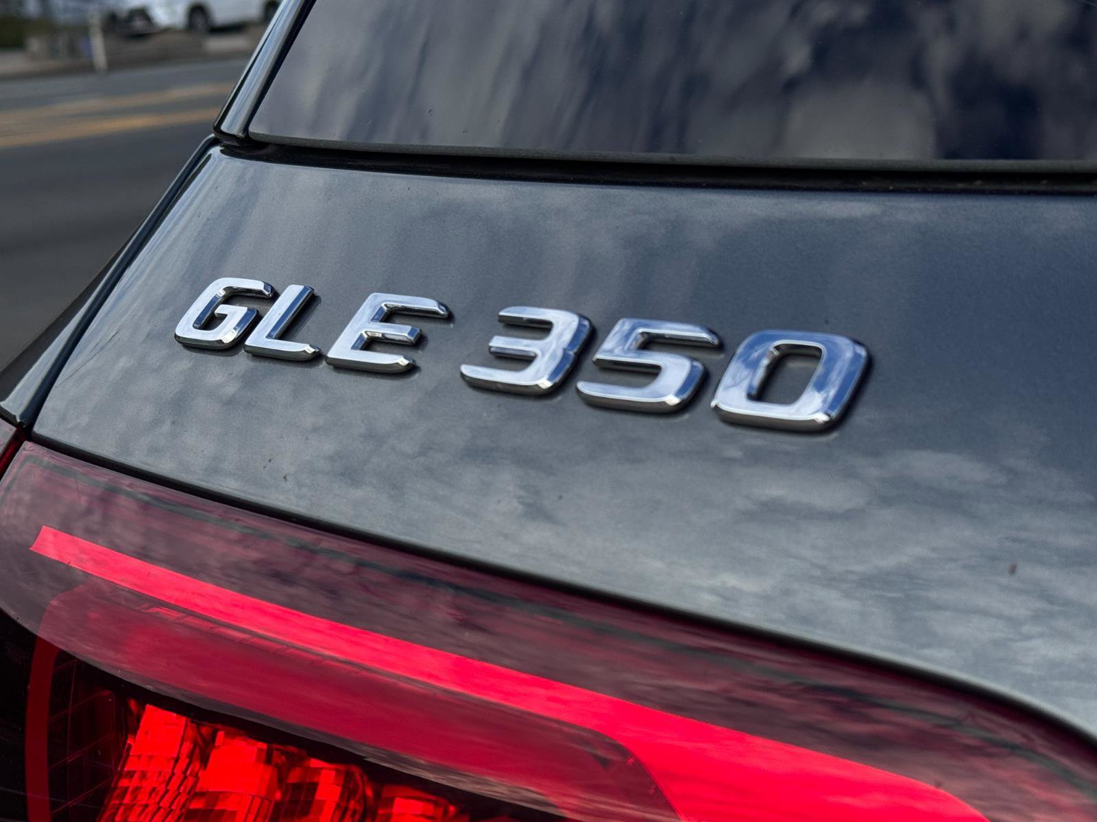 Used 2020 Mercedes-Benz GLE 350 4MATIC w/ Premium Package image 7