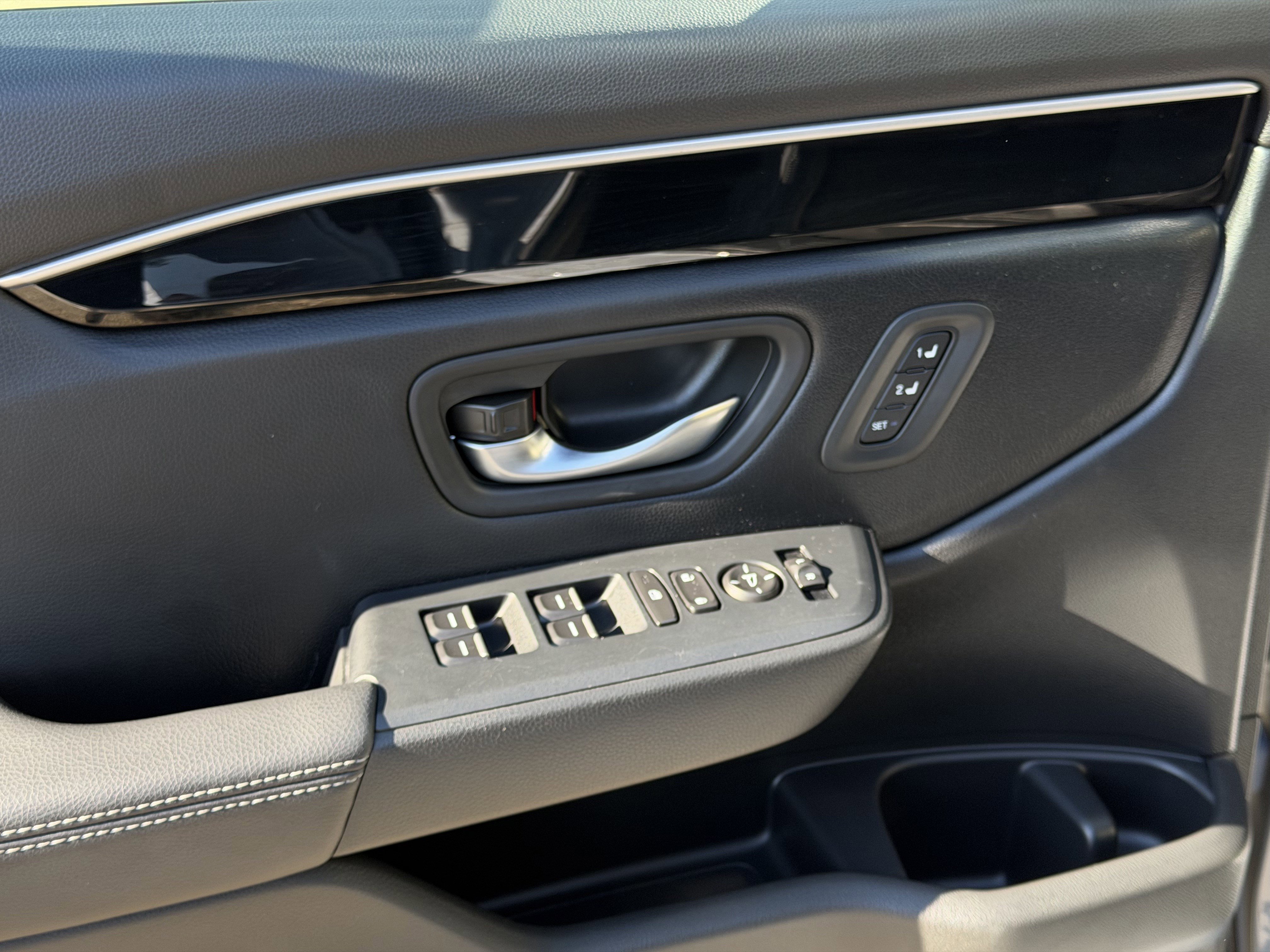 Used 2025 Honda Pilot Touring image 11