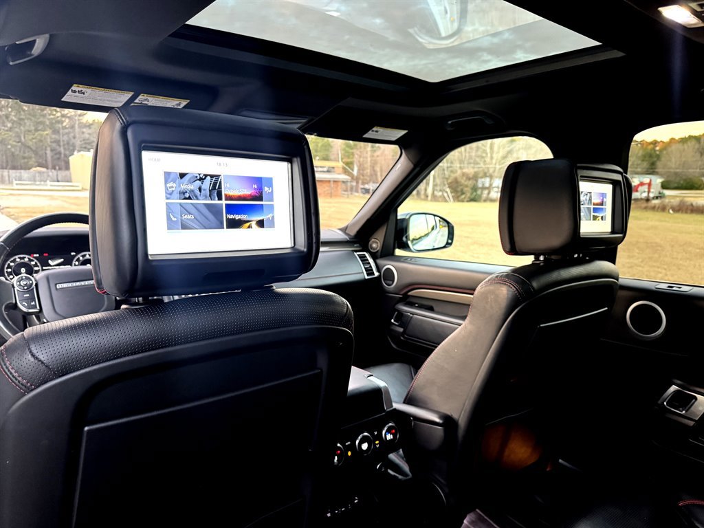Used 2018 Land Rover Discovery HSE image 4