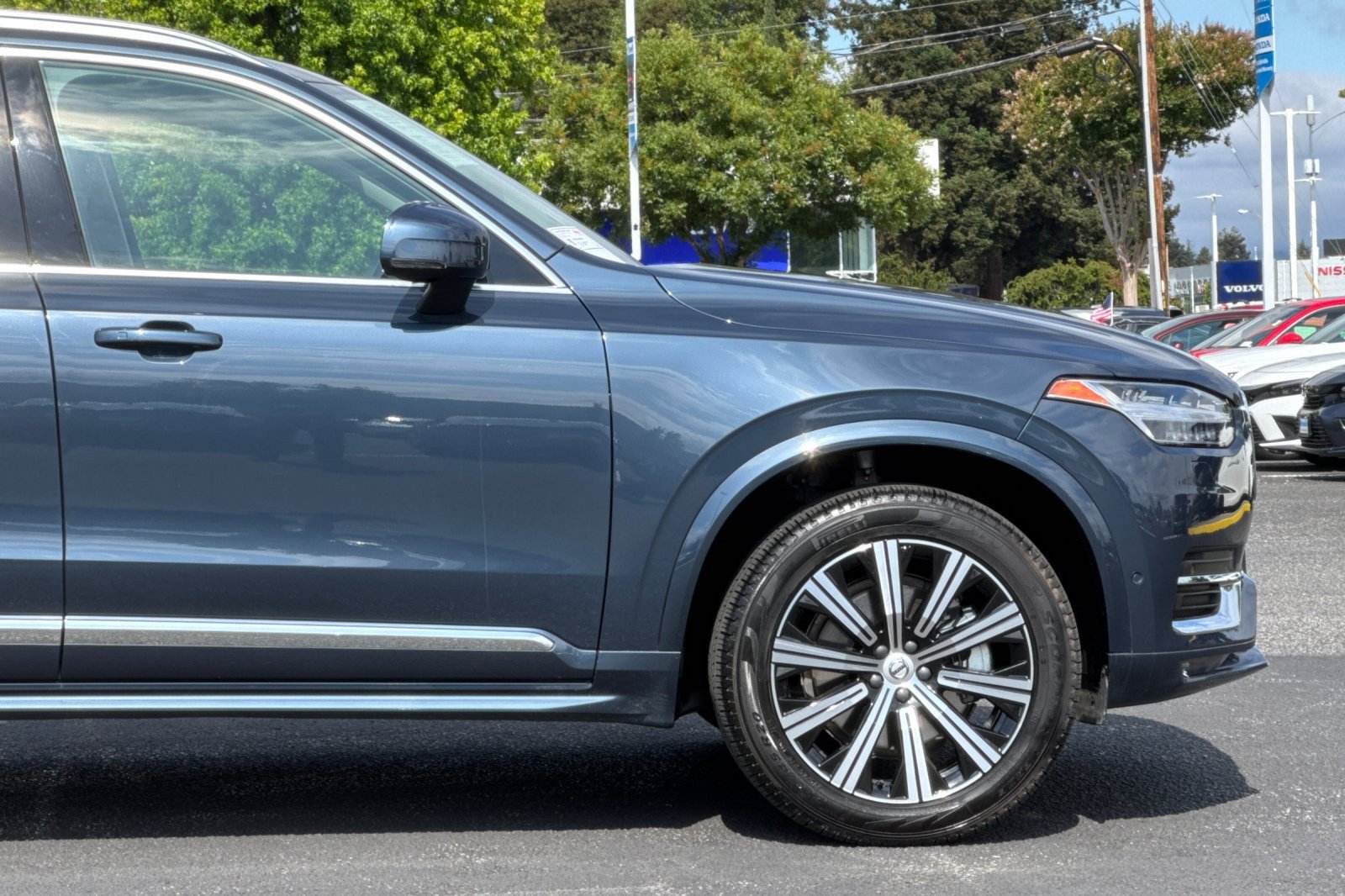 Used 2023 Volvo XC90 B5 Plus AWD/4WD image 34