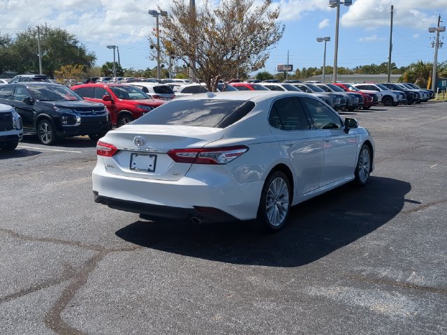 Used 2019 Toyota Camry XLE w/ Navigation Package FWD image 6