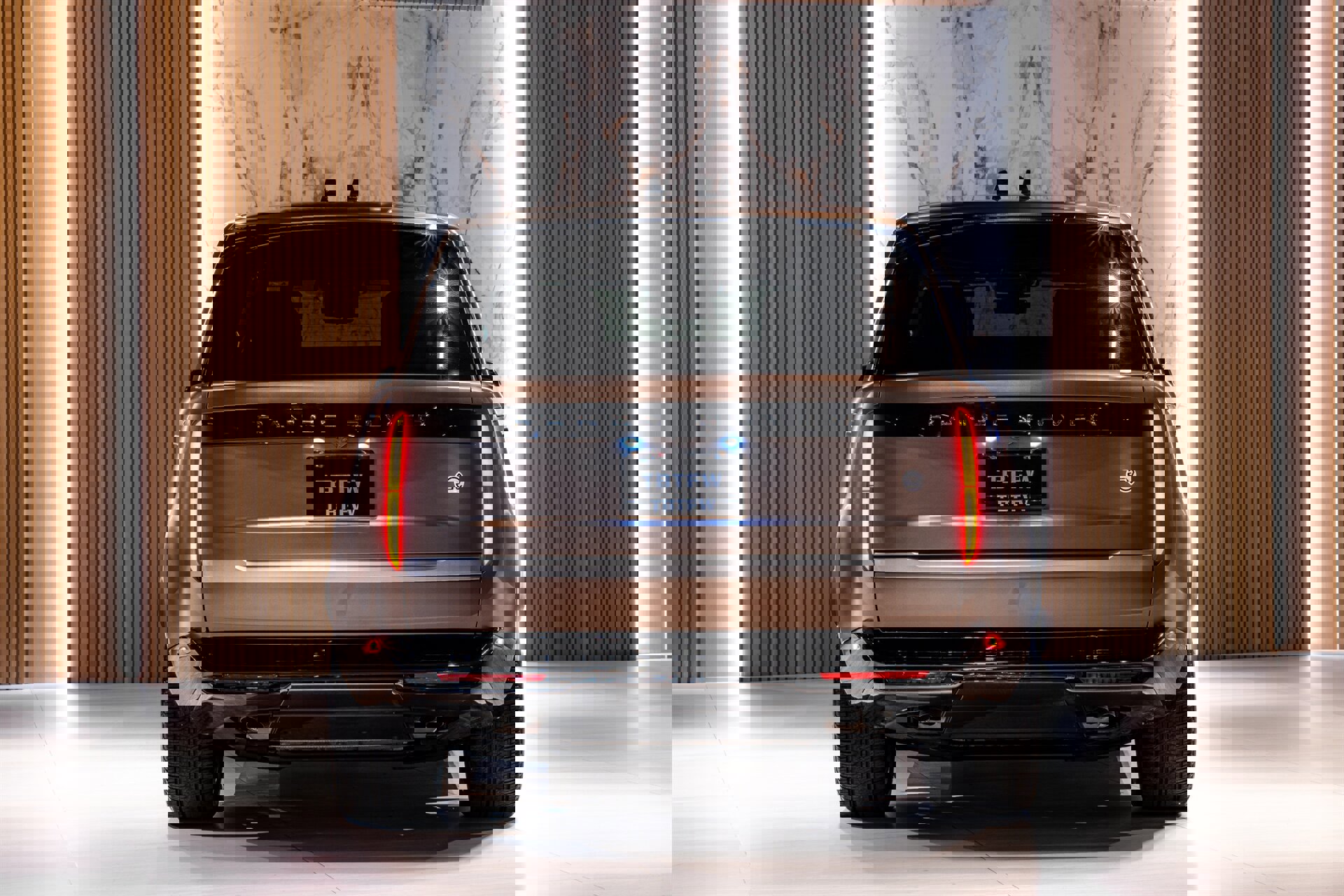 Used 2023 Land Rover Range Rover SV image 3