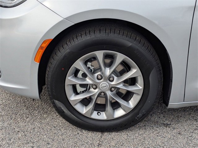 New 2026 Chrysler Pacifica Limited w/ Trailer Tow Group image 10