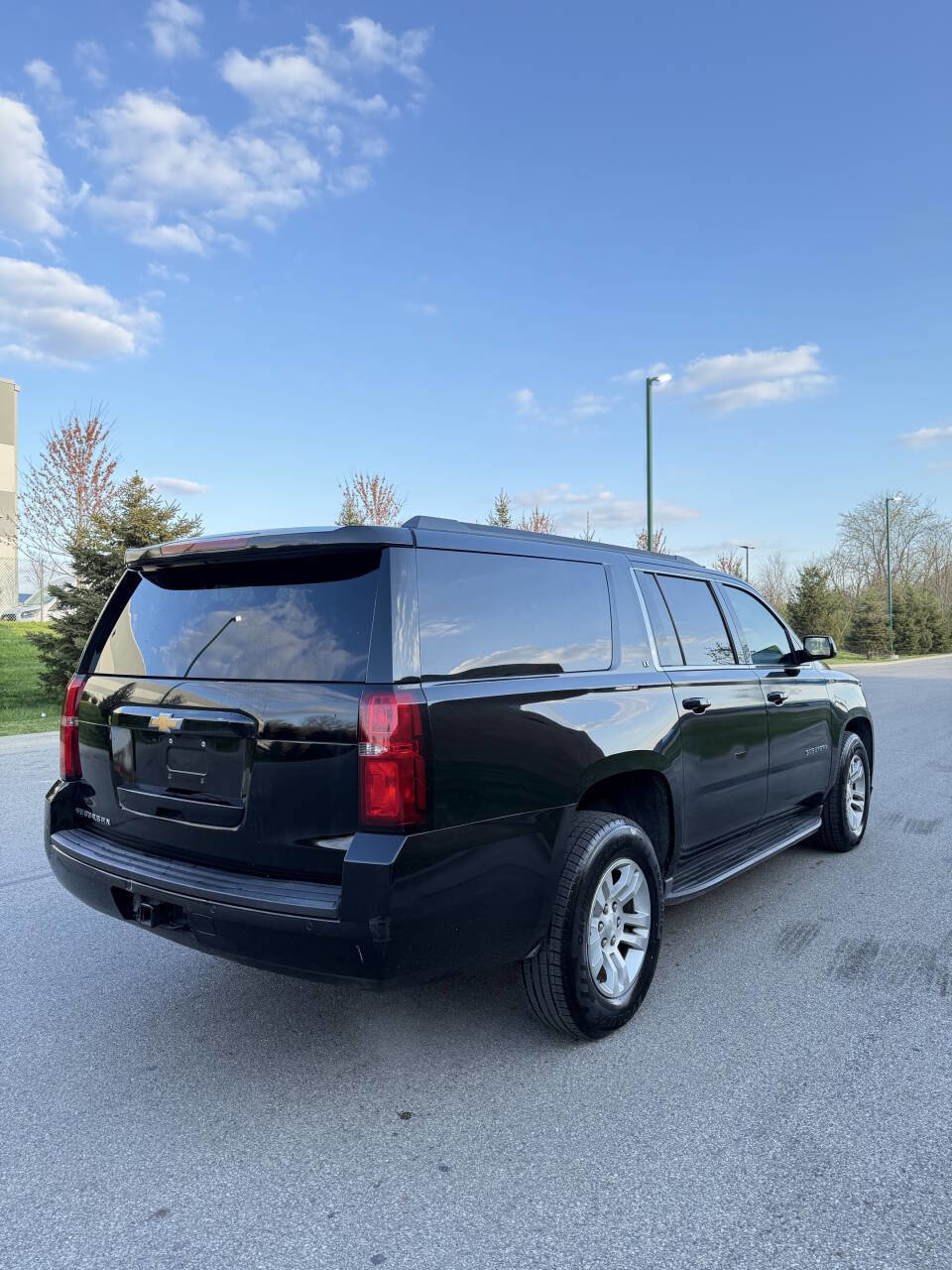 Used 2017 Chevrolet Suburban LT image 5