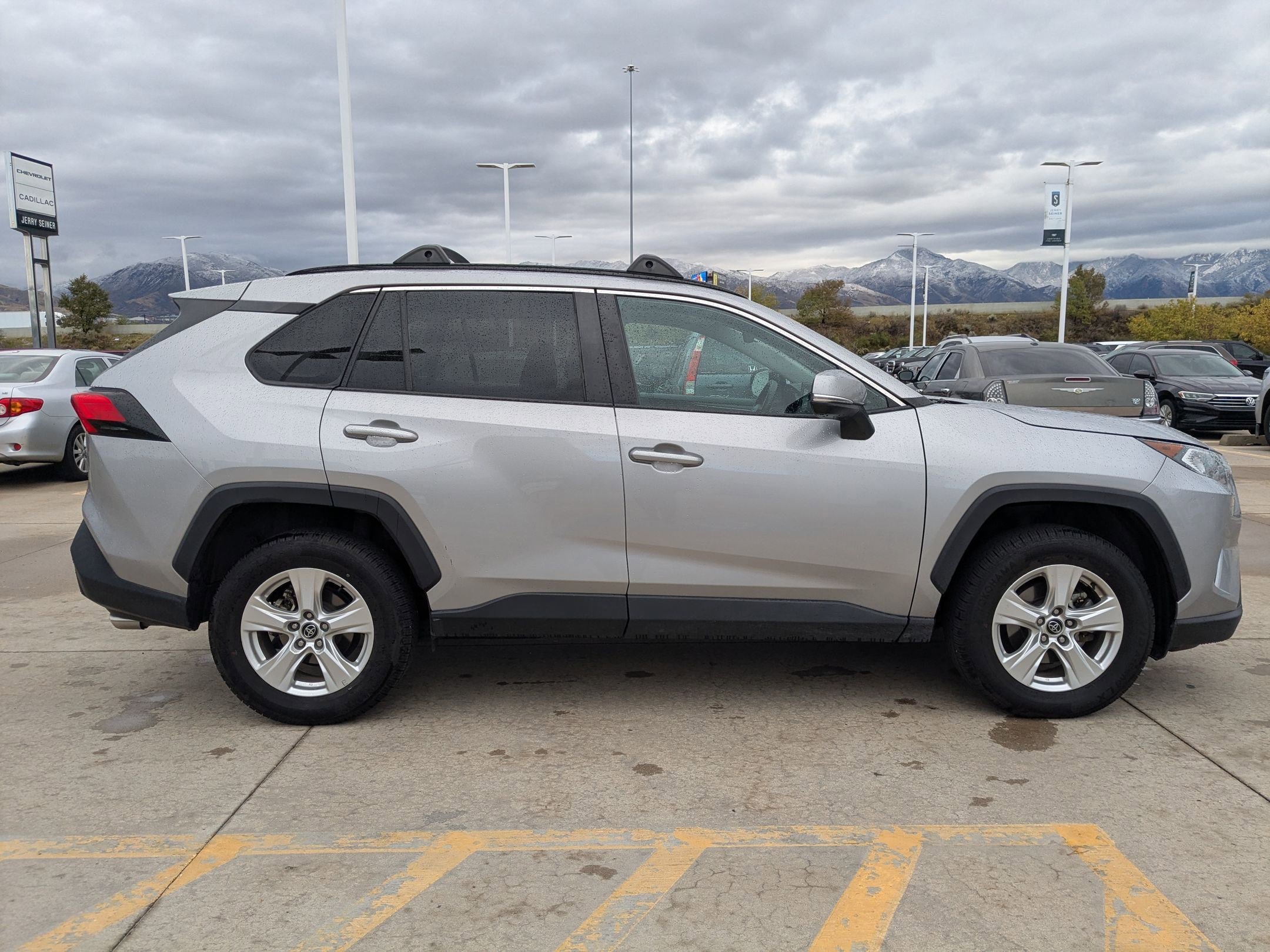 Used 2020 Toyota RAV4 XLE image 6