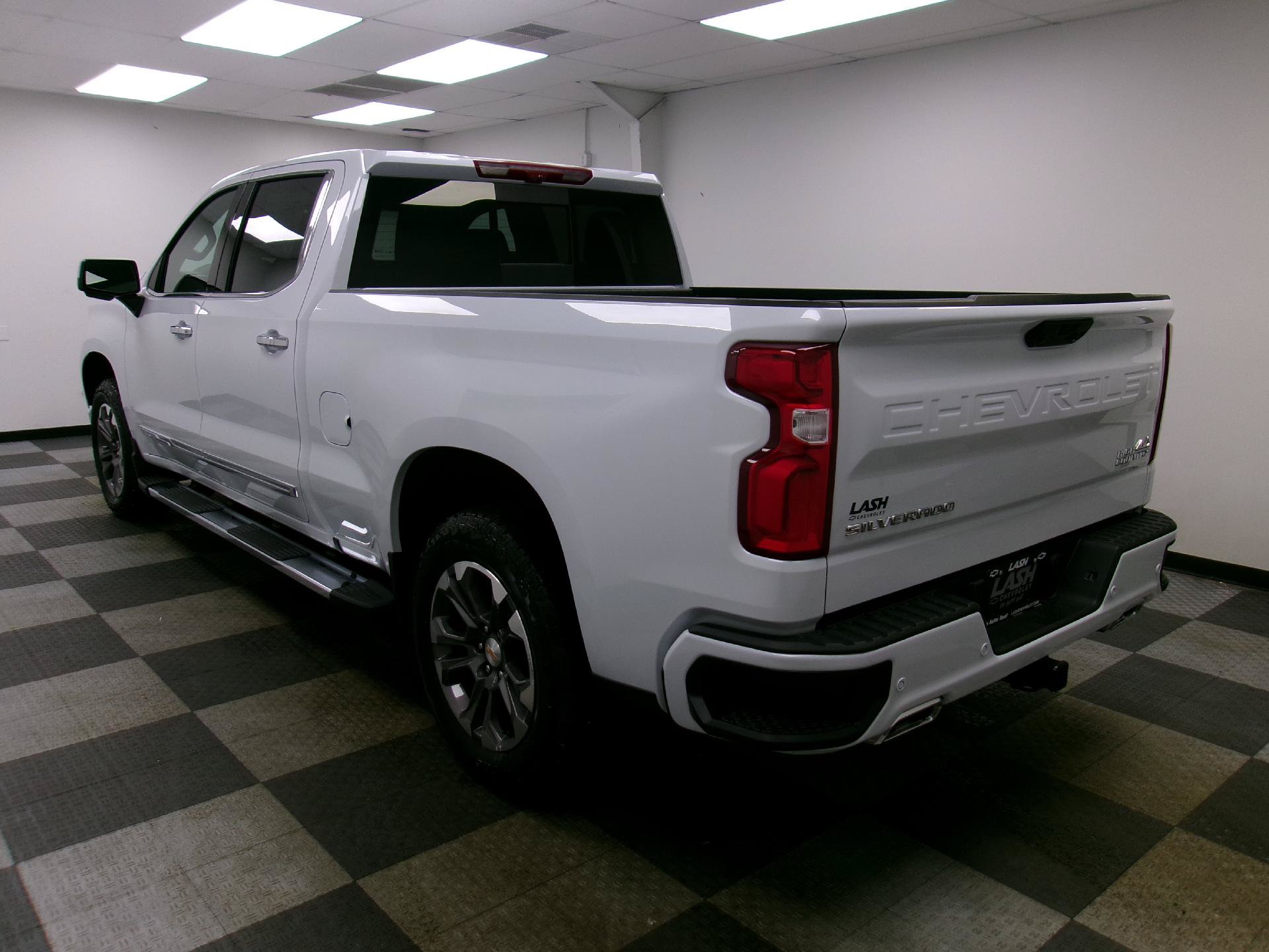 New 2026 Chevrolet Silverado 1500 High Country w/ Technology Package AWD/4WD image 2