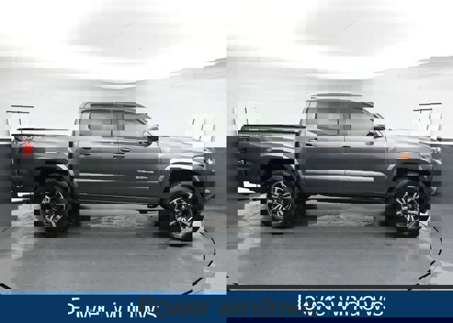 Used 2018 Toyota Tacoma TRD Sport image 12