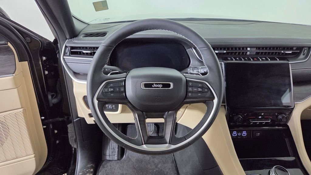 Used 2023 Jeep Grand Cherokee L Limited image 18