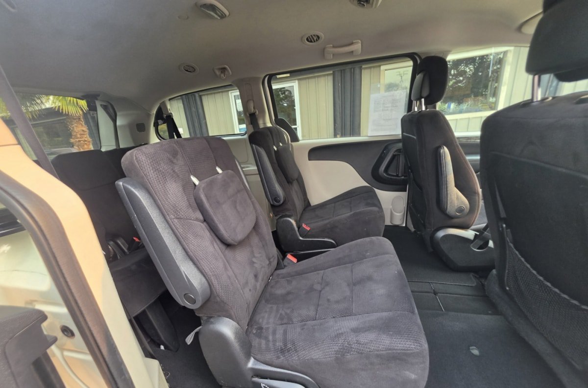 Used 2011 Dodge Grand Caravan Mainstreet w/ PWR Convenience Group FWD image 14
