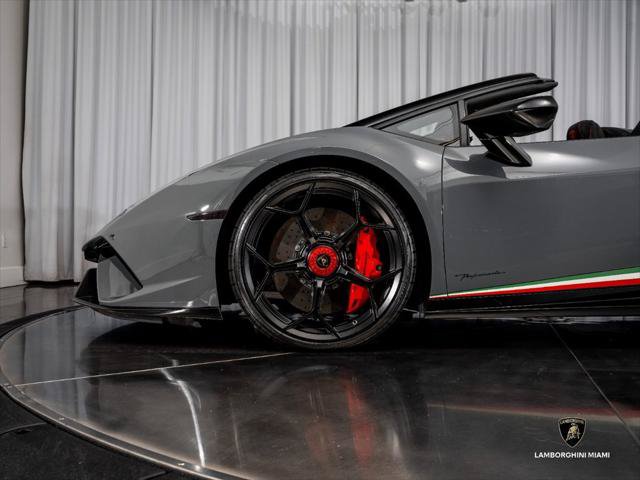 Used 2018 Lamborghini Huracan Performante AWD/4WD image 11