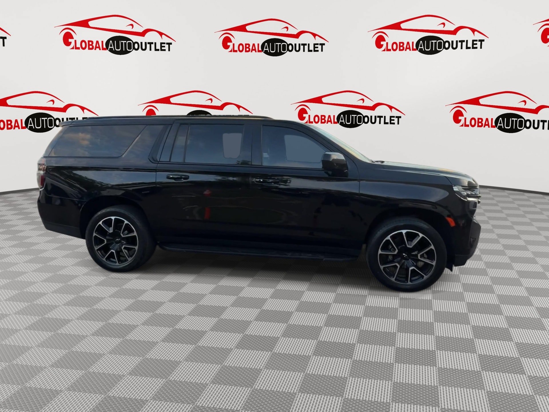 Used 2023 Chevrolet Suburban RST AWD/4WD image 2