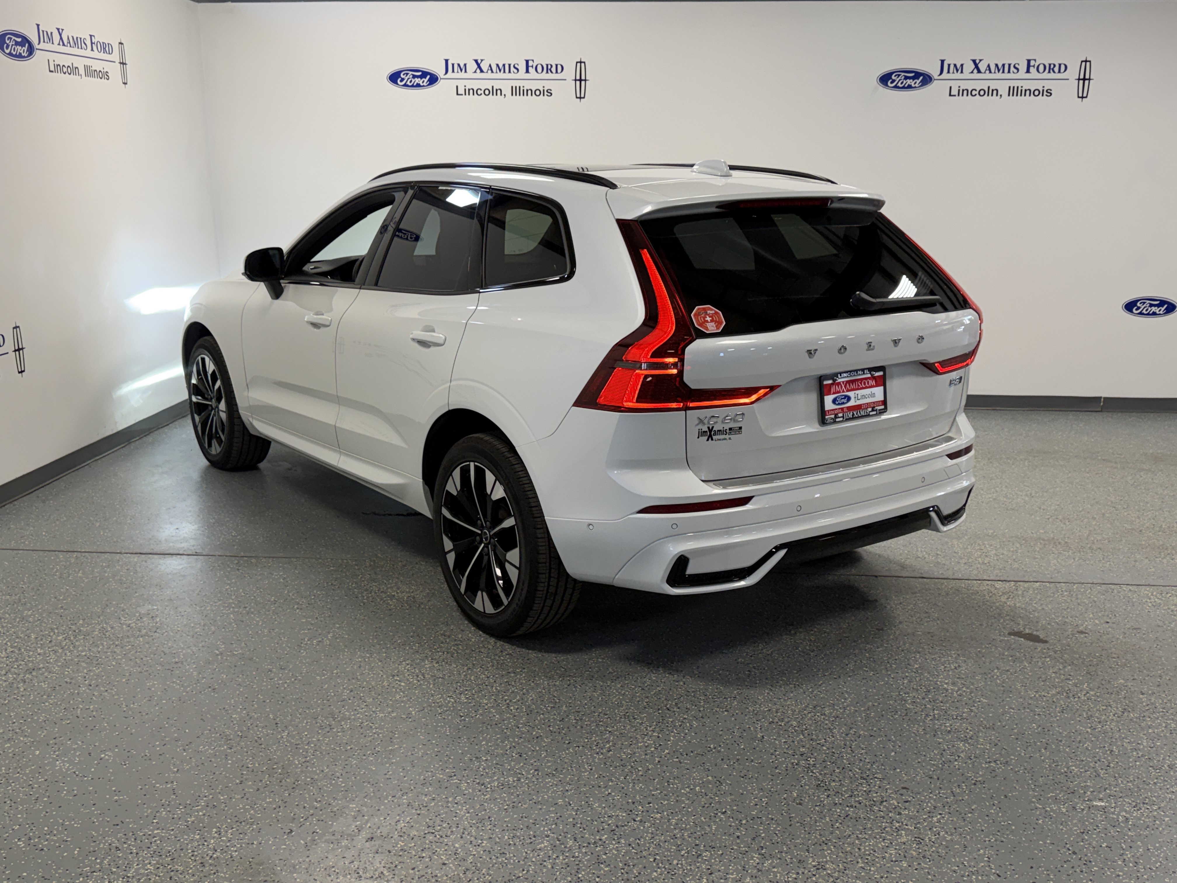 Used 2026 Volvo XC60 B5 Plus AWD/4WD image 31