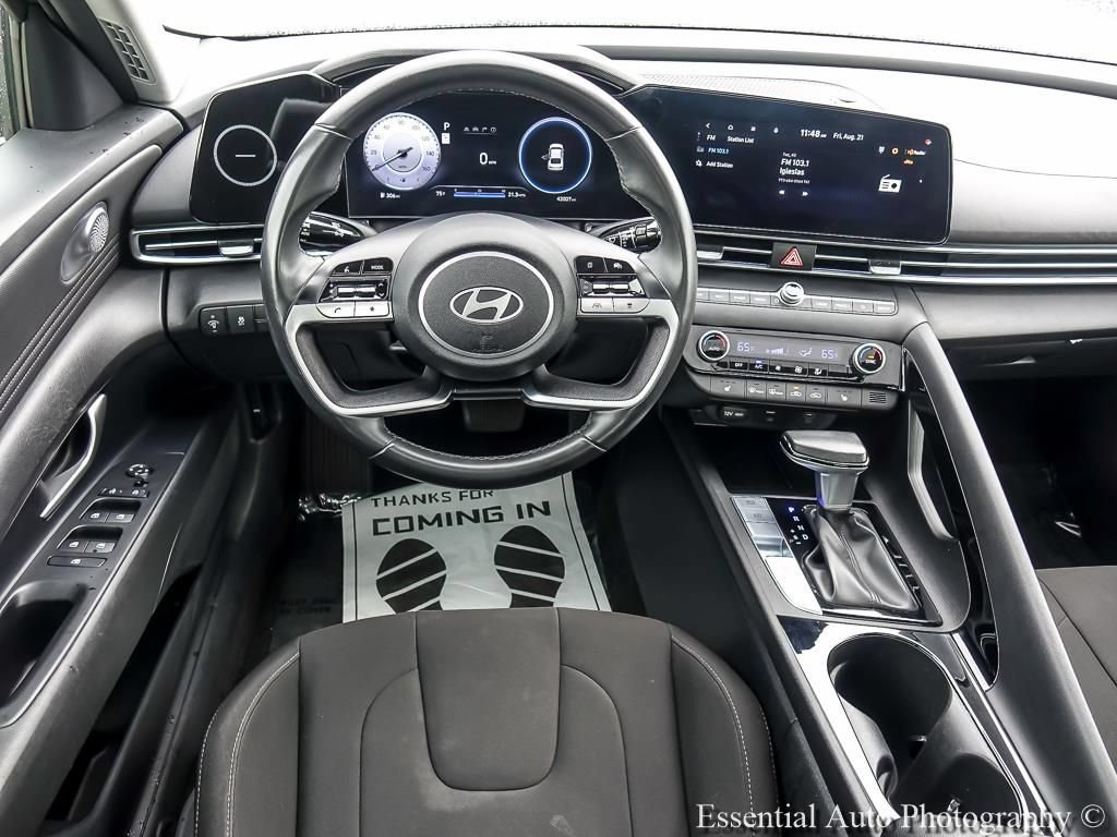 Used 2025 Hyundai Elantra SEL FWD image 14