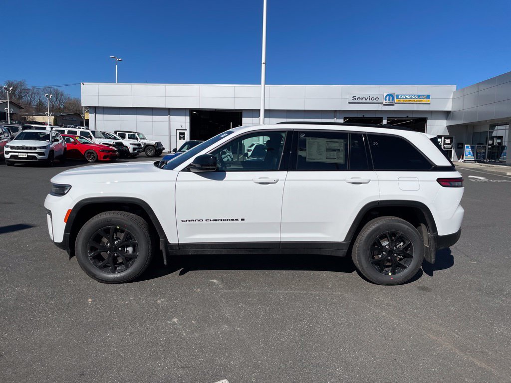 New 2026 Jeep Grand Cherokee Altitude AWD/4WD image 4