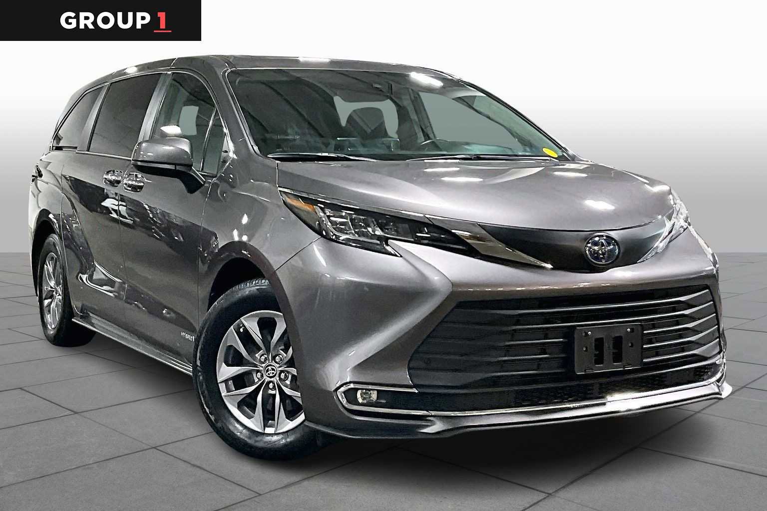Certified 2021 Toyota Sienna XLE image 3