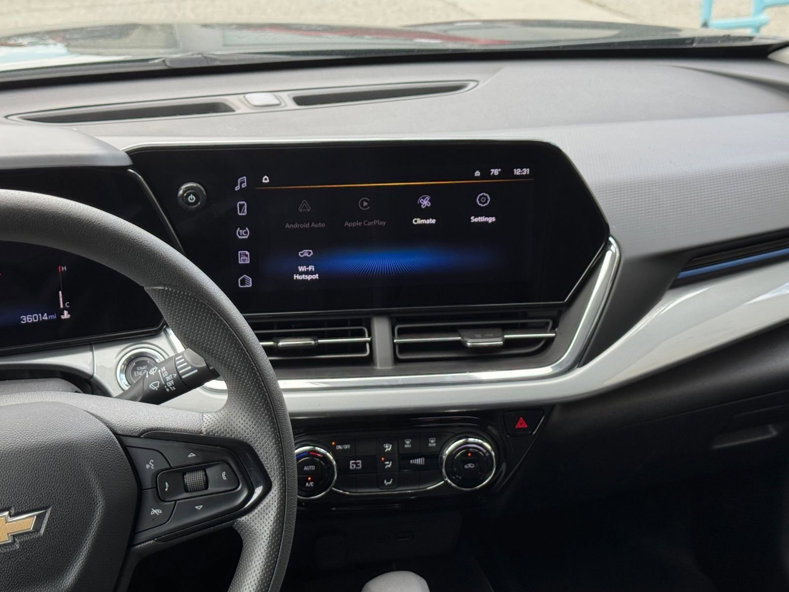 Used 2025 Chevrolet Trax LT FWD image 17