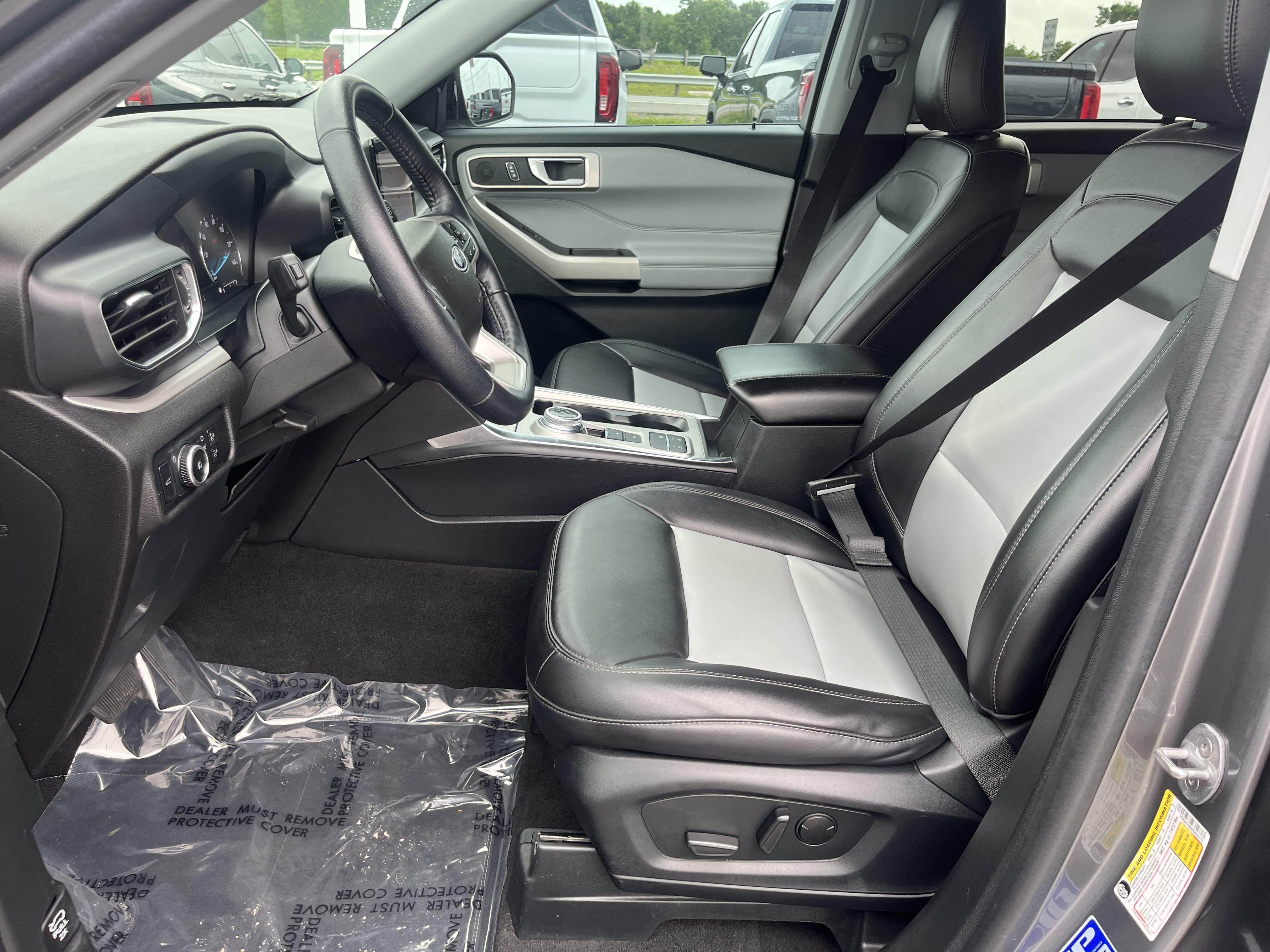 Used 2023 Ford Explorer XLT w/ Equipment Group 202A RWD image 14