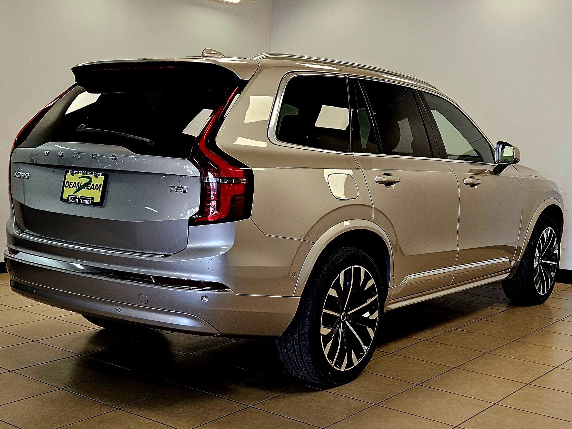 New 2026 Volvo XC90 T8 Plus w/ Protection Package Premier AWD/4WD image 5