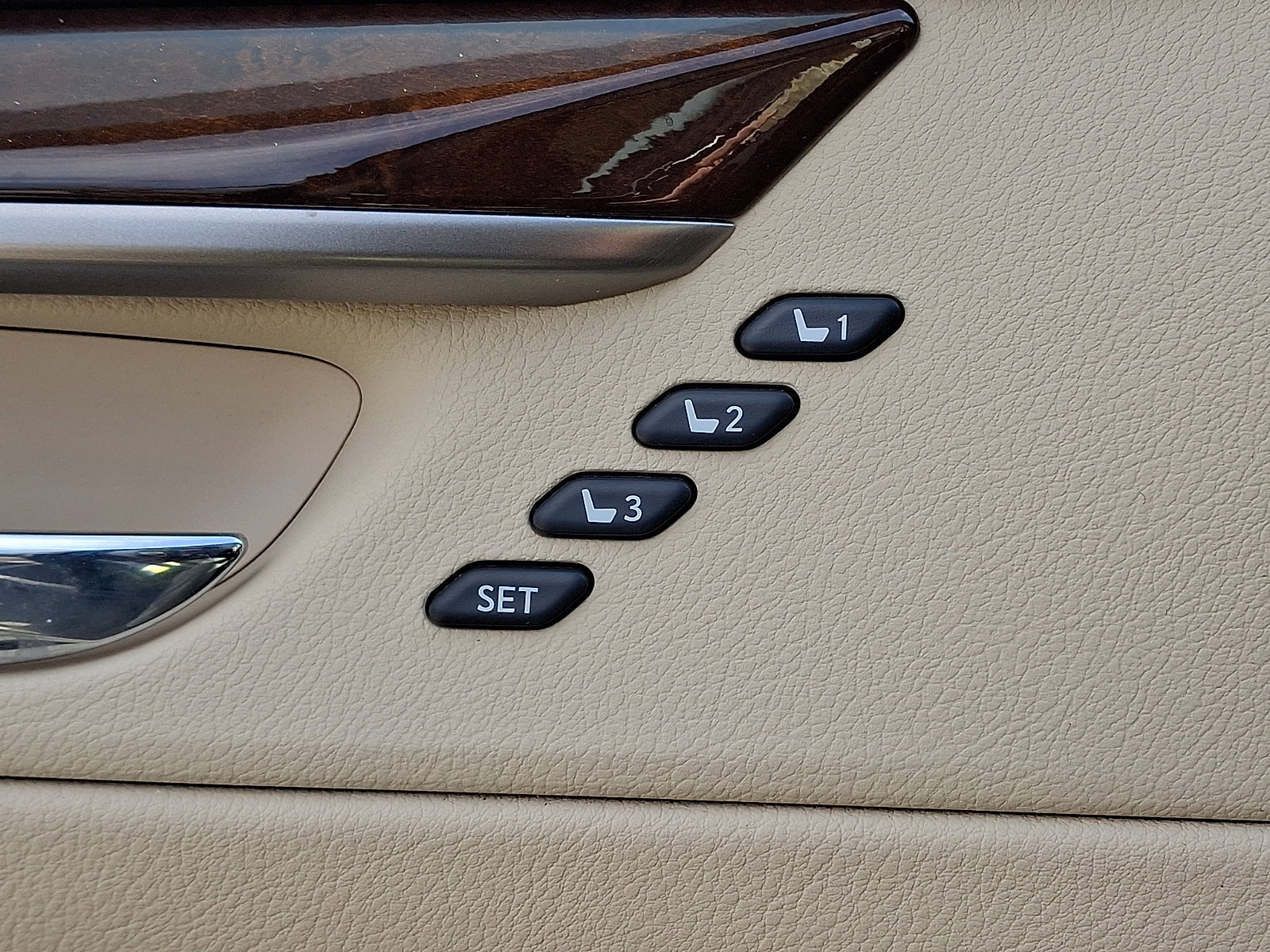 Used 2014 Lexus ES 350 w/ Luxury Package image 26