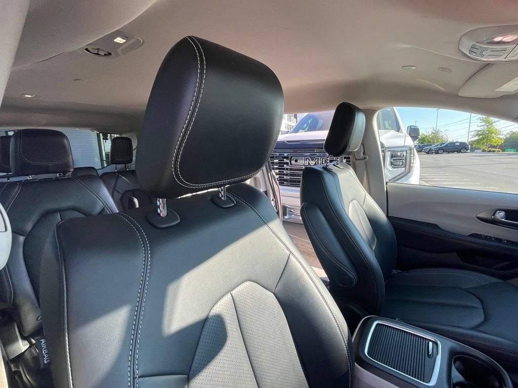 Used 2024 Chrysler Pacifica Touring-L FWD image 27
