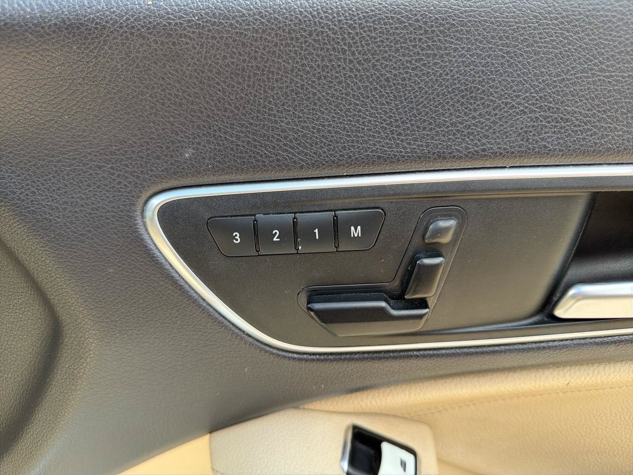 Used 2015 Mercedes-Benz CLA 250 4MATIC image 23