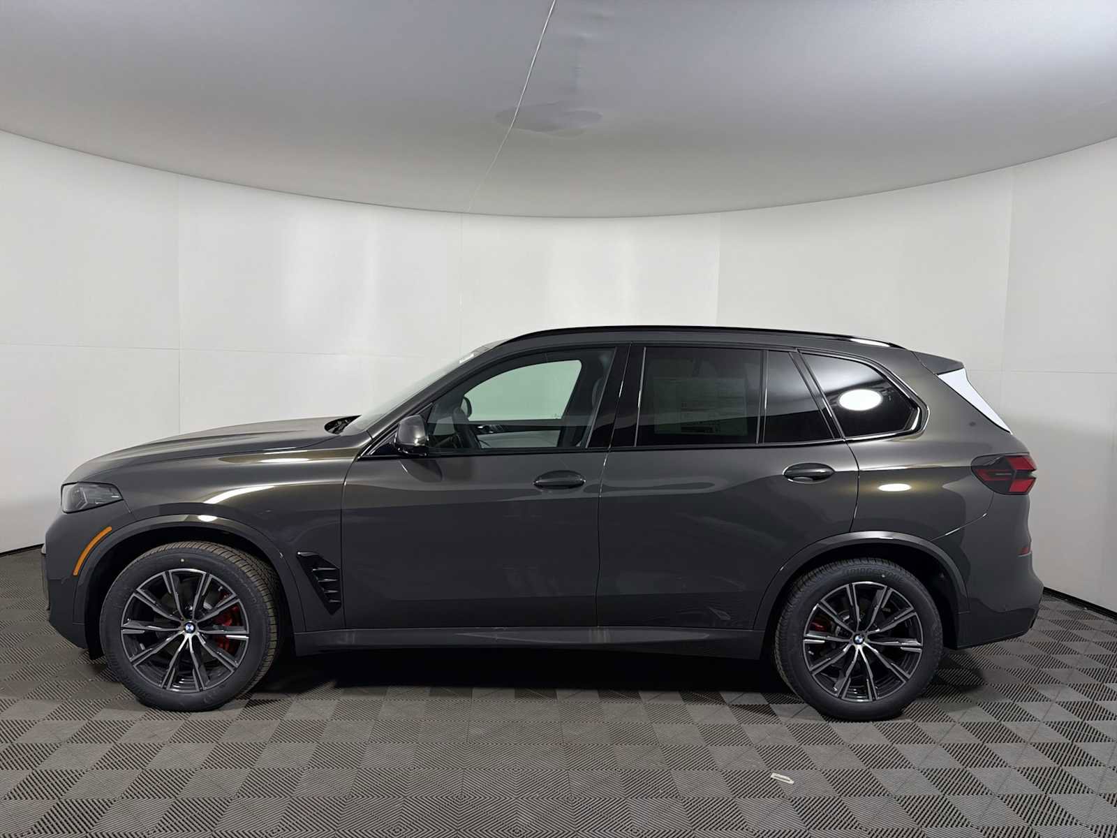 New 2026 BMW X5 xDrive40i w/ M Sport Package AWD/4WD image 4