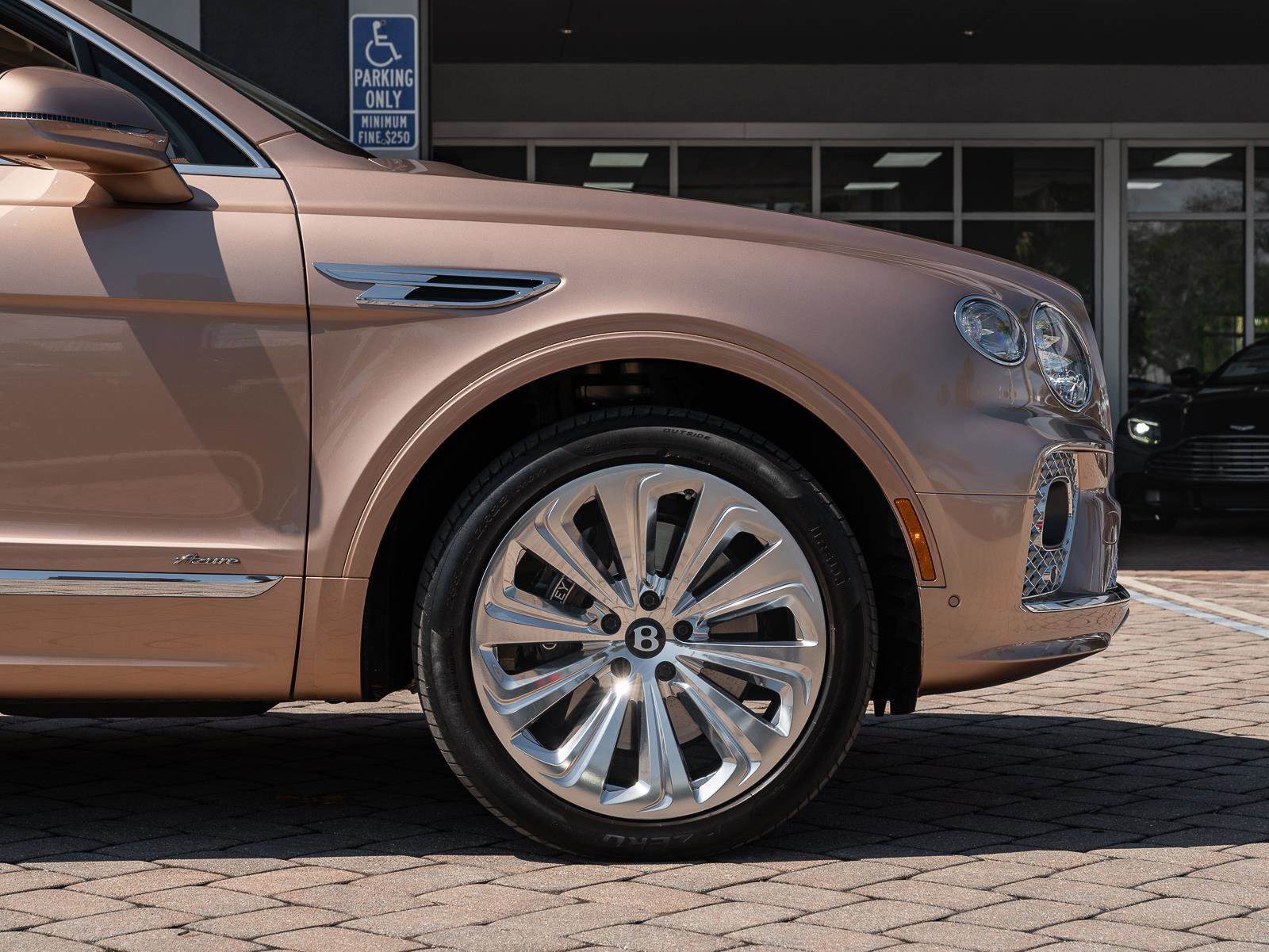 Used 2023 Bentley Bentayga Extended Wheelbase image 43