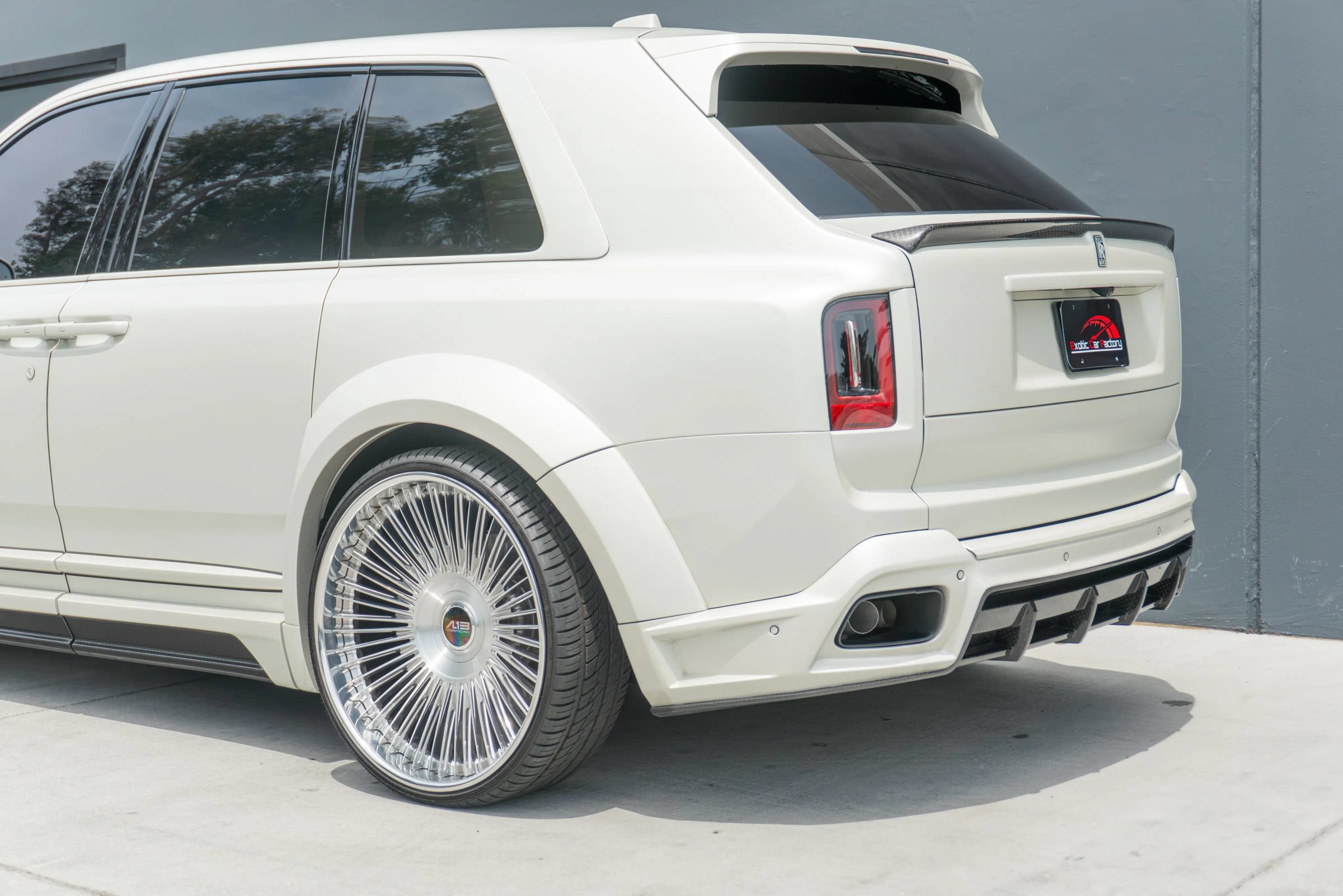 Used 2025 Rolls-Royce Cullinan AWD/4WD image 23